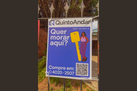 Casa à venda com 112m², 4 quartos e 2 vagasPlaca instalada