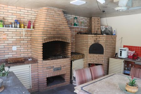 Casa à venda com 406m², 3 quartos e 5 vagasQuintal