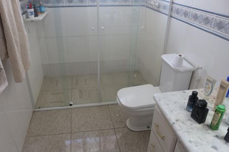 Casa à venda com 406m², 3 quartos e 5 vagasBanheiro da Suíte 2