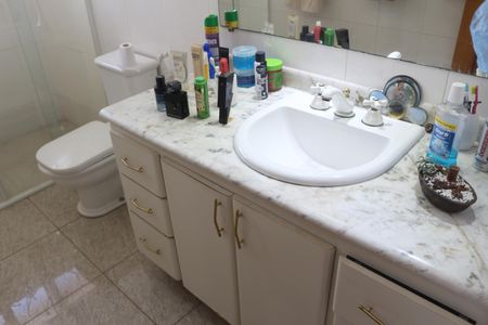 Casa à venda com 406m², 3 quartos e 5 vagasBanheiro da Suíte 2