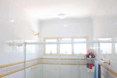 Casa à venda com 406m², 3 quartos e 5 vagasBanheiro da Suíte 1