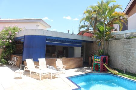 Casa à venda com 406m², 3 quartos e 5 vagasQuintal