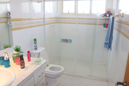 Casa à venda com 406m², 3 quartos e 5 vagasBanheiro da Suíte 1