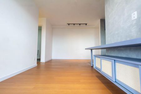 Sala de apartamento para alugar com 3 quartos, 68m² em Chácara Seis de Outubro, São Paulo