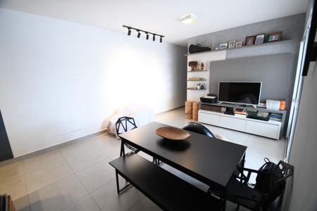 Sala de apartamento à venda com 2 quartos, 82m² em Cambuí, Campinas