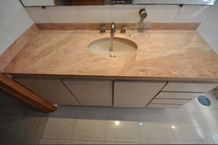 Apartamento à venda com 76m², 2 quartos e 1 vagaBanheiro Social