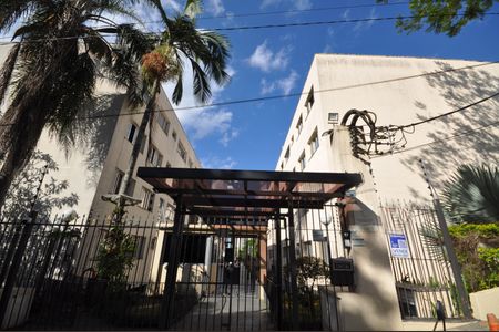 Apartamento à venda com 76m², 2 quartos e 1 vaga Apartamento à venda com 76m², 2 quartos e 1 vagaFachada