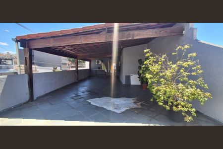 Casa à venda com 225m², 3 quartos e 6 vagasVaranda