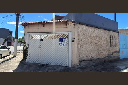 Casa à venda com 225m², 3 quartos e 6 vagasFachada