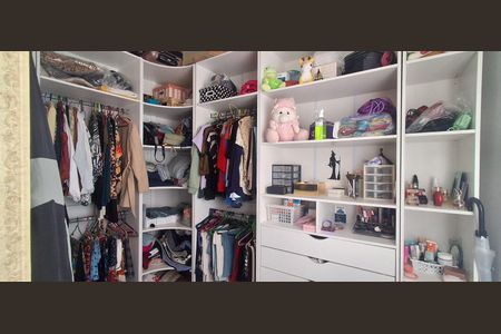 Casa à venda com 225m², 3 quartos e 6 vagasCloset