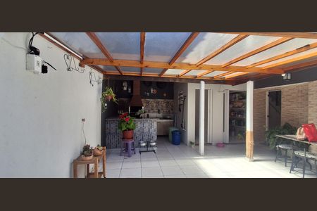 Casa à venda com 225m², 3 quartos e 6 vagasQuintal