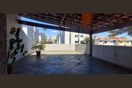 Casa à venda com 225m², 3 quartos e 6 vagasVaranda