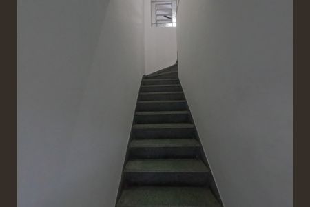 Casa para alugar com 120m², 4 quartos e 2 vagasEscada