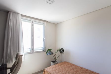 Apartamento à venda com 75m², 3 quartos e 1 vagaQuarto 2