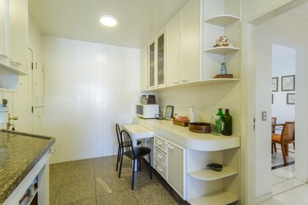 Apartamento à venda com 270m², 4 quartos e 3 vagasCozinha