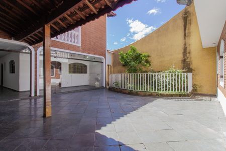 Casa para alugar com 288m², 3 quartos e 5 vagasQuintal