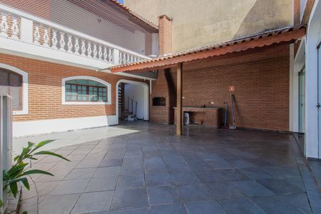 Casa para alugar com 288m², 3 quartos e 5 vagasQuintal