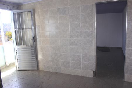 Cozinha de casa para alugar com 1 quarto, 30m² em Jardim Rosana, Guarulhos