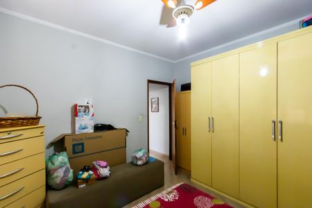 Casa à venda com 200m², 4 quartos e 4 vagas Casa à venda com 200m², 4 quartos e 4 vagasQuarto da casa 2