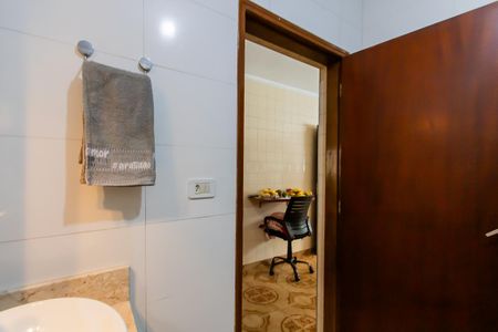 Casa à venda com 200m², 4 quartos e 4 vagas Casa à venda com 200m², 4 quartos e 4 vagasBanheiro