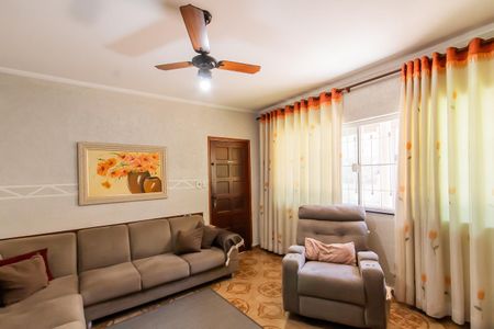 Casa à venda com 200m², 4 quartos e 4 vagas Casa à venda com 200m², 4 quartos e 4 vagasSala