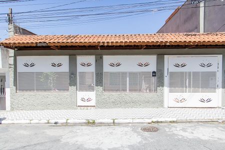 Casa à venda com 200m², 4 quartos e 4 vagas Casa à venda com 200m², 4 quartos e 4 vagasFachada