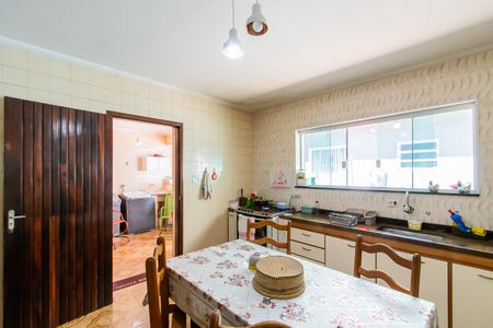 Casa à venda com 200m², 4 quartos e 4 vagas Casa à venda com 200m², 4 quartos e 4 vagasCozinha