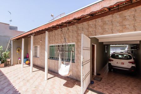 Casa à venda com 200m², 4 quartos e 4 vagas Casa à venda com 200m², 4 quartos e 4 vagasQuintal