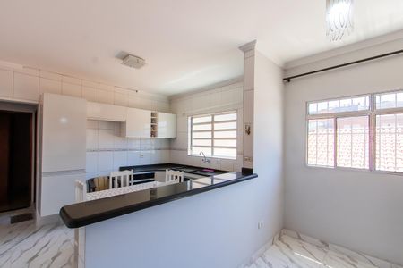 Casa à venda com 200m², 4 quartos e 4 vagas Casa à venda com 200m², 4 quartos e 4 vagasSala da casa 3