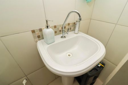 Casa de condomínio para alugar com 62m², 2 quartos e 1 vaga Casa de condomínio para alugar com 62m², 2 quartos e 1 vagaBanheiro Social