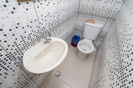 Casa de condomínio para alugar com 62m², 2 quartos e 1 vaga Casa de condomínio para alugar com 62m², 2 quartos e 1 vagaBanheiro de Serviço