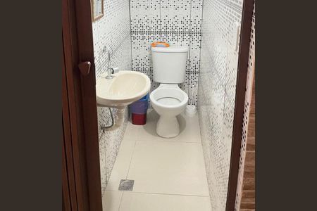 Banheiro 1 de casa para alugar com 2 quartos, 62m² em Vila Campanela, São Paulo