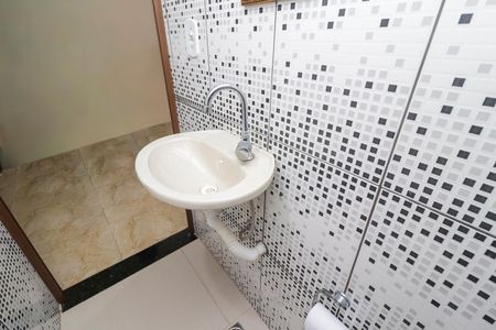 Casa de condomínio para alugar com 62m², 2 quartos e 1 vaga Casa de condomínio para alugar com 62m², 2 quartos e 1 vagaBanheiro de Serviço