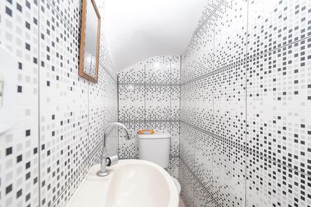 Casa de condomínio para alugar com 62m², 2 quartos e 1 vaga Casa de condomínio para alugar com 62m², 2 quartos e 1 vagaBanheiro de Serviço