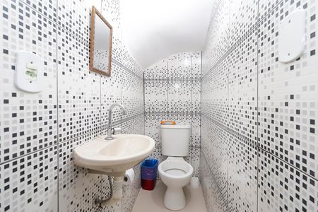 Casa de condomínio para alugar com 62m², 2 quartos e 1 vaga Casa de condomínio para alugar com 62m², 2 quartos e 1 vagaBanheiro de Serviço