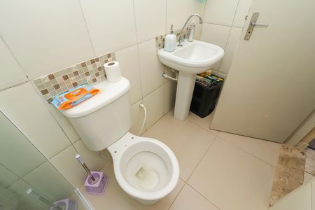 Casa de condomínio para alugar com 62m², 2 quartos e 1 vaga Casa de condomínio para alugar com 62m², 2 quartos e 1 vagaBanheiro Social