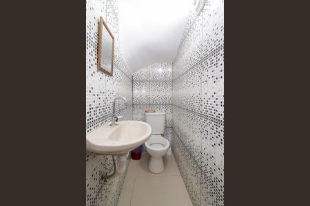 Casa de condomínio para alugar com 62m², 2 quartos e 1 vaga Casa de condomínio para alugar com 62m², 2 quartos e 1 vagaBanheiro de Serviço