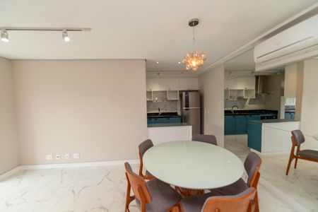 Sala de apartamento para alugar com 2 quartos, 69m² em Empresarial 18 do Forte, Barueri