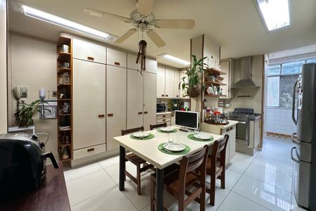 Apartamento à venda com 170m², 4 quartos e 4 vagasCozinha