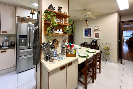Apartamento à venda com 170m², 4 quartos e 4 vagasCozinha