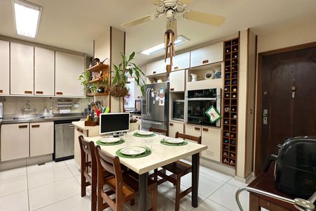 Apartamento à venda com 170m², 4 quartos e 4 vagasCozinha