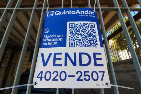 Casa à venda com 130m², 2 quartos e 2 vagas Casa à venda com 130m², 2 quartos e 2 vagasFachada