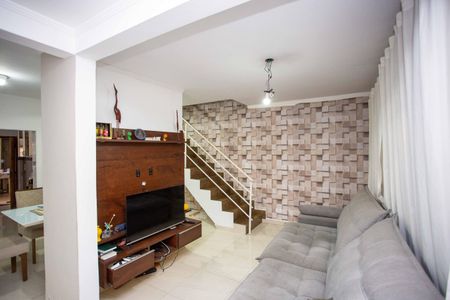 Sala de TV de casa para alugar com 3 quartos, 252m² em Centro, Diadema