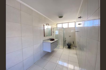 Apartamento à venda com 140m², 2 quartos e 2 vagas Apartamento à venda com 140m², 2 quartos e 2 vagasBanheiro da Suíte