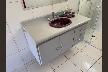 Apartamento à venda com 140m², 2 quartos e 2 vagas Apartamento à venda com 140m², 2 quartos e 2 vagasBanheiro da Suíte