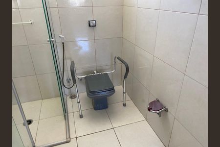 Apartamento à venda com 140m², 2 quartos e 2 vagas Apartamento à venda com 140m², 2 quartos e 2 vagasBanheiro da Suíte