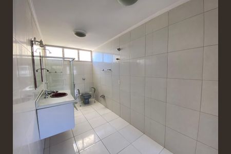 Apartamento à venda com 140m², 2 quartos e 2 vagas Apartamento à venda com 140m², 2 quartos e 2 vagasBanheiro da Suíte