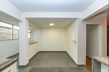 Apartamento para alugar com 156m², 3 quartos e 2 vagas Apartamento para alugar com 156m², 3 quartos e 2 vagasCozinha