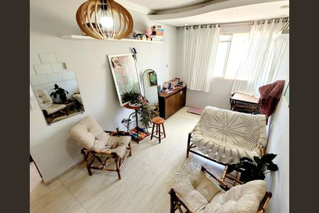 Foto 01 de casa à venda com 2 quartos, 58m² em Sinimbu, Belo Horizonte