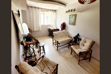 Foto 01 de casa à venda com 2 quartos, 58m² em Sinimbu, Belo Horizonte